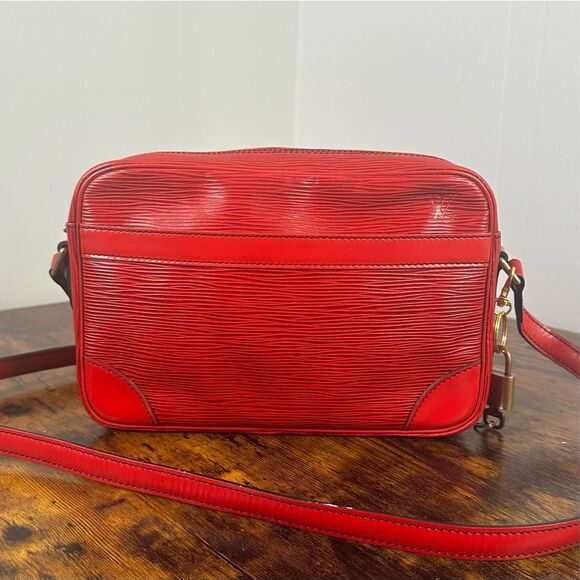 Louis Vuitton Vintage Trocadero 24 Red Epi Leather Crossbody Bag - Picture 1 of 16